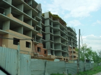Бишкекте курулуп жаткан имараттын дубалы кулап, бир куруучу каза тапты