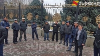 "Ала-Тоо" аянтына жаштар чогулуп, бийликтен Аксыдагы чек ара маселесин чечип берүүнү талап кылышууда