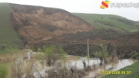 Сузак районундагы жер көчкүдөн улам 18 турак жай жарыксыз калып, 20 үйдү суу каптоо коркунучу жаралууда