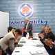 ЭЛДИК ВИДЕО: Москвада кыргыз тилин өнүктүрүүгө салым кошкондор Бишкекте сыйланышты
