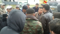 ЭЛДИК КАБАР: Январдан бери маяна албаган курулушчулар Чолпон-Ата шаарында митингге чыгышты