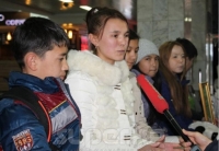 &ldquo;Кыргыз жеримдин гүлдөп-өсүшүн каалайм&rdquo; аттуу дил баян сынагында жеңген Мээримди Ош шаардык билим берүү башкармалыгы сыйлады