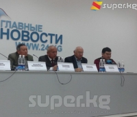 "Атам Абдыкерим Гапаровдун өлүмү боюнча ишти жабуу үчүн акча сунуштап, тааныштар аркылуу коркутуулар болууда" дейт "пара алып жатканда жүрөк оорусу кармап каза болду" делген кызматкердин уулу