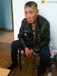 Бишкекте &ldquo;бычак менен бир адамды жарадар кылып, акча талап кылган&rdquo; деген шек менен 55 жаштагы жаран кармалды