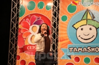"Тамашоудо" Мерген Турганды ырдатышты жана тай бокс боюнча Дүйнө чемпиону Шахриза Халилованын колун сурашты (фото)