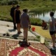 Алайда жергиликтүү депутат килем-паластарды дарыяга жууганы үчүн ага 7 миң сом айып пул салынды