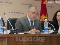 Өмүрбек Текебаев "спикерди шайлоодо эки талапкердин бирдей добуш алып калганы атайын жасалган эмес" дейт