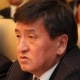 Сооронбай Жээнбеков 8 миң сом маяна алган мугалимдер ипотекага кантип үй алышарына жооп бере албай койду