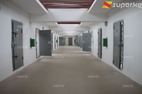 Өмүр бою эркинен ажыратылган кылмышкерлердин темир тор артындагы жашоо шарттары (фоторепортаж)