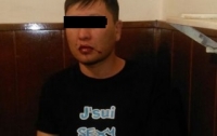Бишкекте энесин, анын бир тууган сиңдисин жана кызды бычактап өлтүрүүгө шектелип кармалган жаран 2 айга камакка алынды