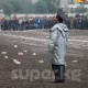 Бишкектеги көк бөрү мелдеши аяктаган соң күйөрмандар майданга желим бөтөлкөлөрдү ыргытышты (фото)