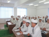 Өлкөдө миңден ашуун имам билим деңгээлин жогорулатуу боюнча семинарга катышты