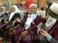 Алмазбек Атамбаев көп балалуу энелерди жана өлкөбүздүн атын чет мамлекеттерге чыгарган инсандардын энелерин сыйлады (тизме)
