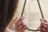 Бишкекте 39 жаштагы аял өз өмүрүнө кол салып, "Тез жардам" аны өлүмдөн арачалап калганга жетишпей калды