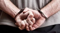 Сокулук районунда "дүкөндөгү тамак-аш азыктарын уурдаган" деген шек менен 19 жаштагы эки тургун кармалды