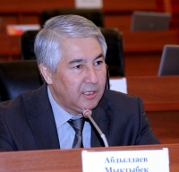 Мыктыбек Абдылдаев: "Биздин өкмөт бала бакчадай"