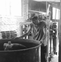 Жер кыдырып жумуш издеп жөнөгөн атага өз айылынан жумуш табылды