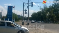 ЭЛДИК КАБАР: Ош шаарындагы Манас-Ата кичи районунда жол чырак 4 күндөн бери иштебей турат