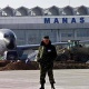 "Манас" аэропортунан мыйзамсыз баңгизаттарды алып жүргөн адам колго түштү