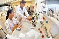 Борбор Азиядагы Америка университетинде "Кумтөр Голд Компанинин" колдоосу менен илимий лаборатория ачылды