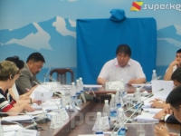 Жогорку Кеңештин аппарат кызматкерлери депутаттардан сөз угушту