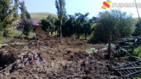 Аксыда жер көчкү жүрдү (фото)