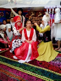 Чаткал районунун Каныш-Кыя айыл аймагында илгерки тоолук Кыргыздардын жашоосун чагылдырган иш-чара өткөрүлдү