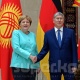 Президент Алмазбек Атамбаев Ангела Меркелге: "Сиздин Кыргыз жерине келишиңиз демократиянын өнүгүшүнө чоң колдоо" (фото)