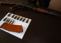 Ош. Ок атуучу курал сатууга жана аны мыйзамсыз сактоого шектелген жаран кармалды