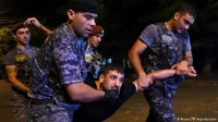 Еревандагы атышуудан 2 козголоңчу жана 1 полиция кызматкери жабыркады