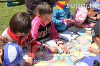 &ldquo;Кумтɵр Голд Компанинин&rdquo; кызматкерлери жайлоодогу кɵчмɵ балдар бакчасында белектери жана мастер-класстары менен болушту