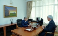 Алмазбек Атамбаев Кыргыз-Орус өнүктүрүү фондунун төрагасы Кубанычбек Кулматовду кабыл алды