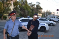 Бишкекте таксисттин унаасын уурдоого шектелген жаран кармалды