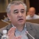 Өмүрбек Текебаев: "Конституцияны шашылыш өзгөртүү - Атамбаевдин саясаттагы өмүрүн узартуу"
