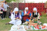 Лейлек району II Дүйнөлүк көчмөндөр оюндарында 300 килемди көргөзмөгө алып чыгат