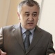 Өмүрбек Текебаев: "Конституция өзгөрсө, Алмазбек Атамбаев президенттик мөөнөтү аяктаганына карабай өлкөнү башкарууну уланта берет"