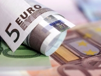 Евробиримдик "2015-жылы шайлоо таза жана ачык өттү" деп таап, Кыргыз Республикасына 5 миллион евро берди