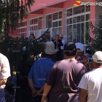 Аксыда Үңкүр-Тоо боюнча митингге 500гө чукул эл чогулду