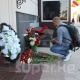Орусиядагы элчиликтин алдында өрттөн каза болгондор эскерилип, гүлдөр коюлууда