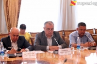 Жогорку Кеңештин төрагасы фракция лидерлери жана тармактык комитеттин төрагалары менен Москвадагы өрт, Үңкүр-Тоо маселесин талкуулады
