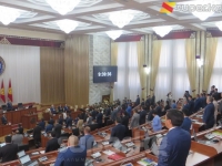 Жогорку Кеңеш жайкы каникулдан чыгып, кезектеги жыйынын баштады (фото)