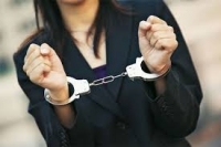 Бишкекте шаар тургунунан жалпы баасы 559 миң сомдук товар алып, акчасын бербей жүргөн аял кармалды
