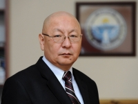 Убактылуу өкмөттүн мүчөсү Эмилбек Каптагаев: "Отунбаеваны мыйзамсыз десек, анда азыркы президент жана Жогорку Кеңеш дагы мыйзамсыз"