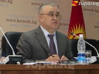 Өмүрбек Текебаев: "Атамбаев үй куруп жаткан жер тилкеси Бакиевдердики эле"