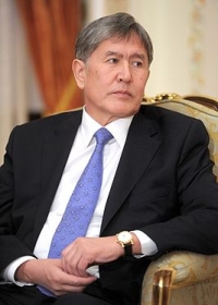 Президенттик аппарат: "Атамбаев дарыланууну улантыш үчүн Москвага келди"