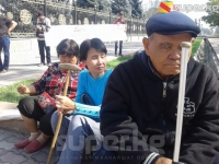 Көзү азиздер жана дүлөйлөр кайрадан митингге чыгышты (фоторепортаж)