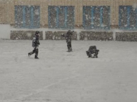 Өлкөнүн айрым мектептеринде сууктун айынан окуу токтоду