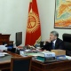 Алмазбек Атамбаев президенттик аппараттын башчысы менен Конституцияны талкуулады