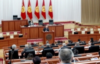 Депутаттар парламентке чиновниктердин даярданбай келгенине катуу нааразы