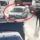 Бишкекте белгисиз эки адам базарга кирип кеткен тургундун унаасын уурдап кетти 